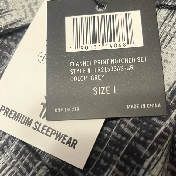 NWT Men’s Frye Flannel Print Notched Set Sleep Wear